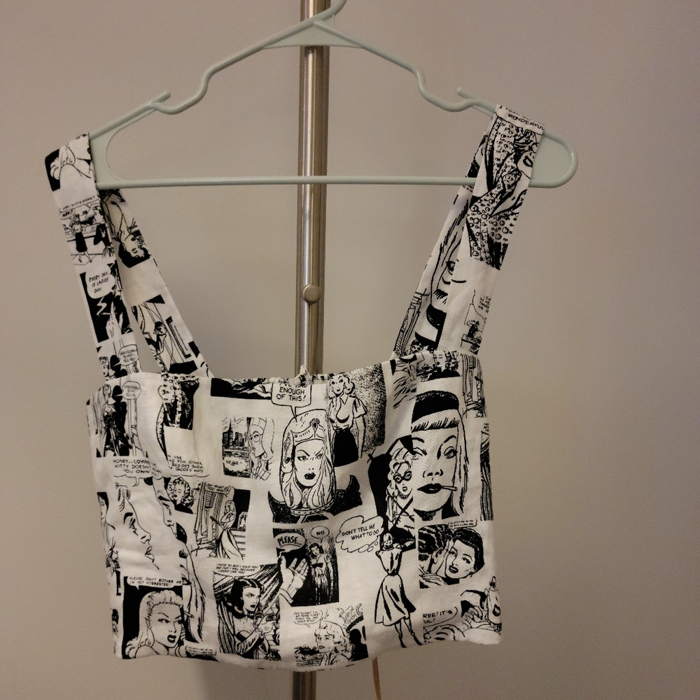 BNWT Reformation Vio Comic/Newsprint Top